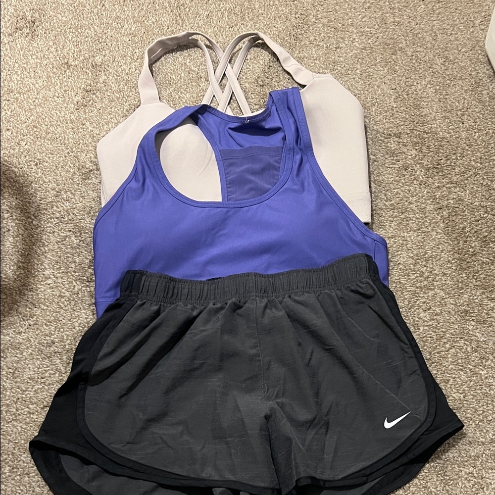 Workout bundle – two sports bras and a pair of Nike shorts